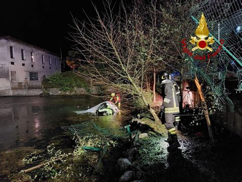 incidente porcia|Incidente mortale a Porcia. Auto finisce dentro il lago. Morto un。